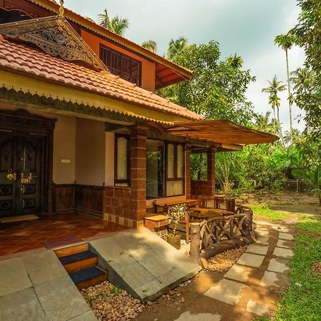 Neelambari Resorts Urakam Exterior photo